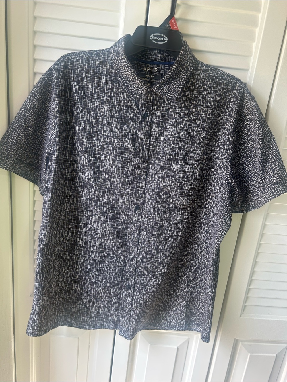 Apt. 9 Men's Short Sleeve Button-Down Shirt in Navy and White Pattern